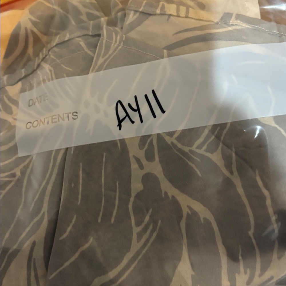 Club Monaco 100% silk blouse - Picture 9 of 10